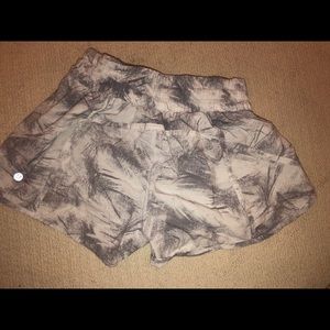 Lulu Lemon speed up Short Size 8